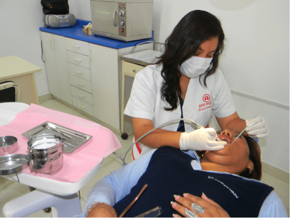 Dentinst with patient in Peru medicalcenter
